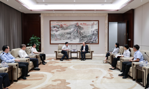 中國建設銀行嘉興分行黨委書記、行長曹凡蒞臨桐昆調研