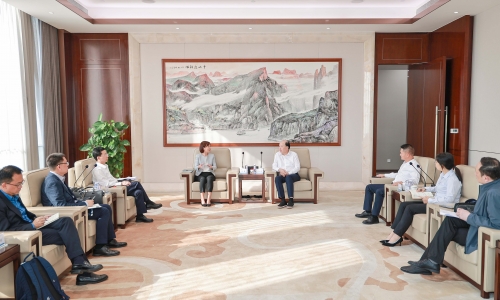 中國農業(yè)銀行新加坡分行總經理郭薇蒞臨桐昆調研