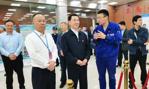 全國人大常委會委員、社會委副主任委員秦生祥蒞臨桐昆嘉興石化調研