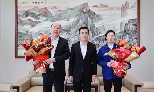 致敬勞動(dòng)者丨桐鄉(xiāng)市委書記于會(huì)游“五一”前走訪慰問(wèn)桐昆勞模！